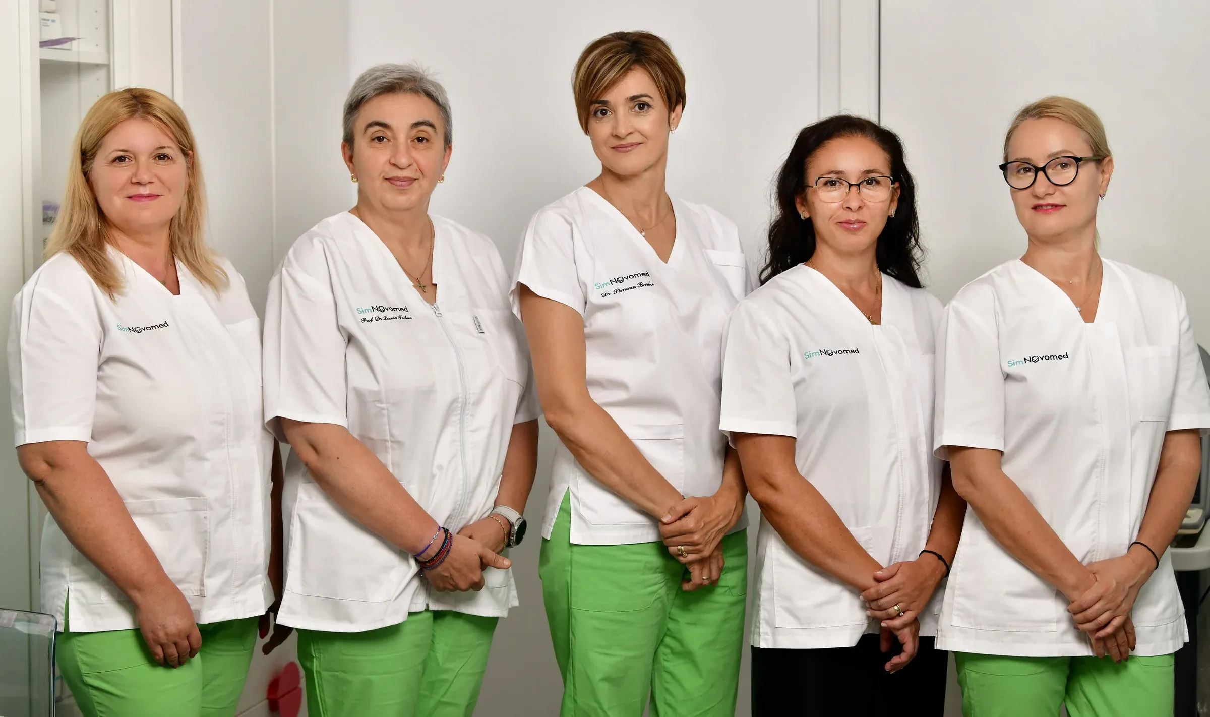 Galerie Simnovomed - echipa alb.SbVLPVvp