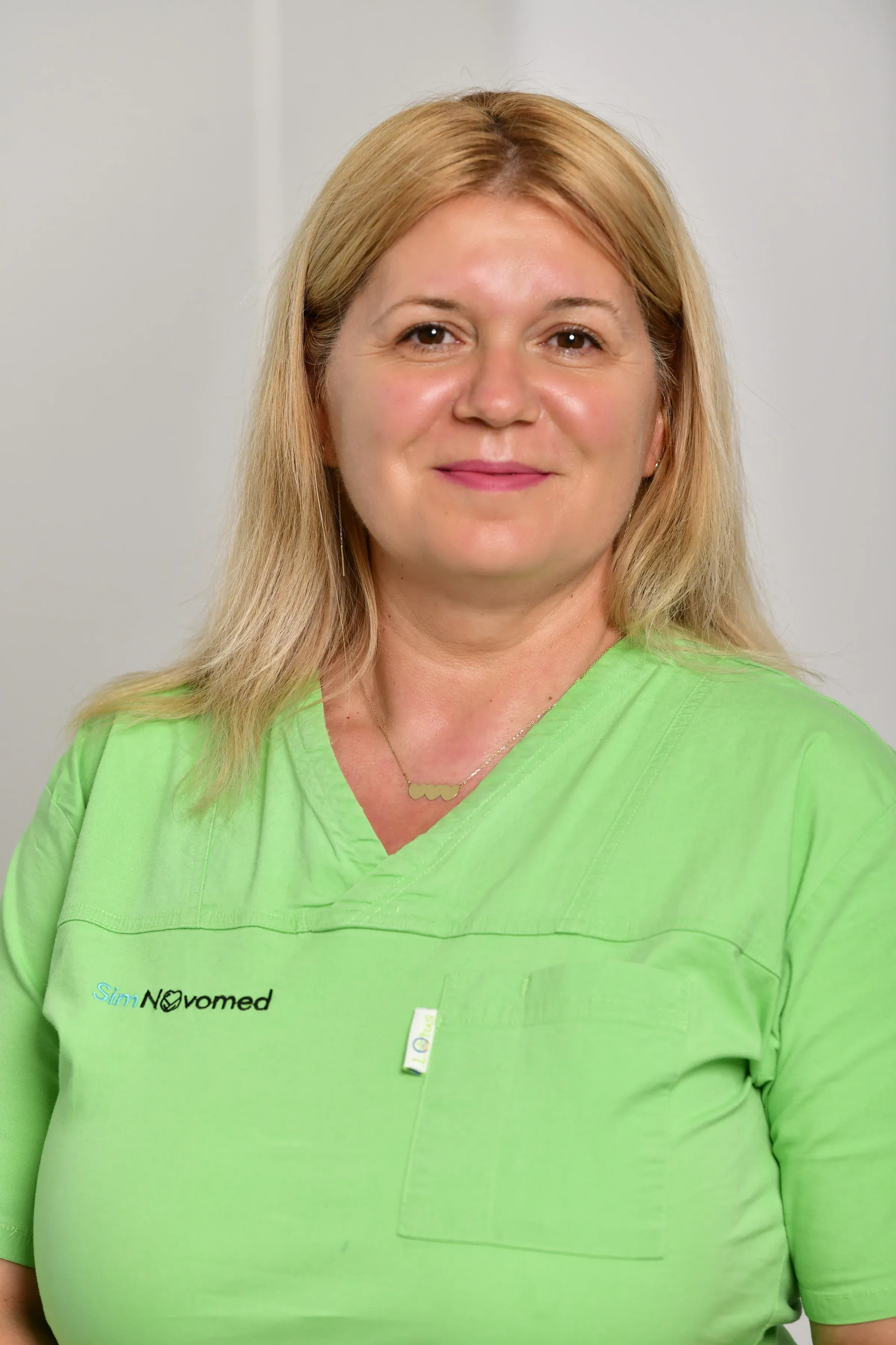 Galerie Simnovomed - jeni verde portret dsc4169.C_ OdrVM