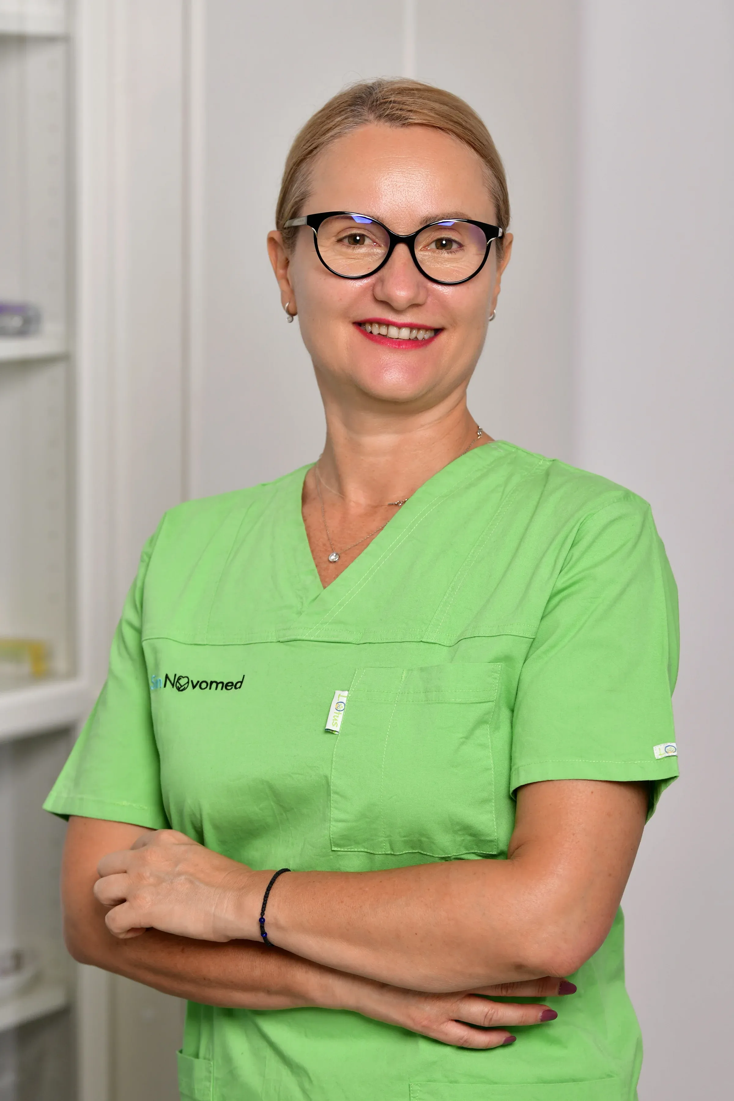 Galerie Simnovomed - laura portret verde.6JYRBt87